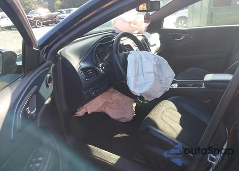 2015 Chrysler 200 S z USA, uszkodzony, nr VIN 1C3CCCBG9FN517877